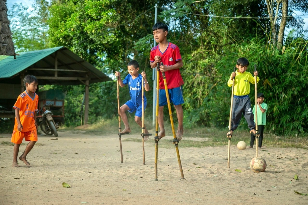 Độc đáo cả làng đi cà kheo ở Việt Nam - 1 Độc đáo cả làng đi cà kheo ở Việt Nam - 1