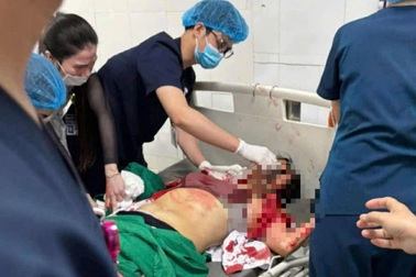 Người đàn ông cầm dao đâm loạn xạ trong bệnh viện, nhiều người bị thương