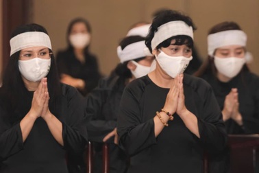 Xúc động dàn nghệ sĩ động viên NSND Minh Hằng vượt qua nỗi đau mất chồng