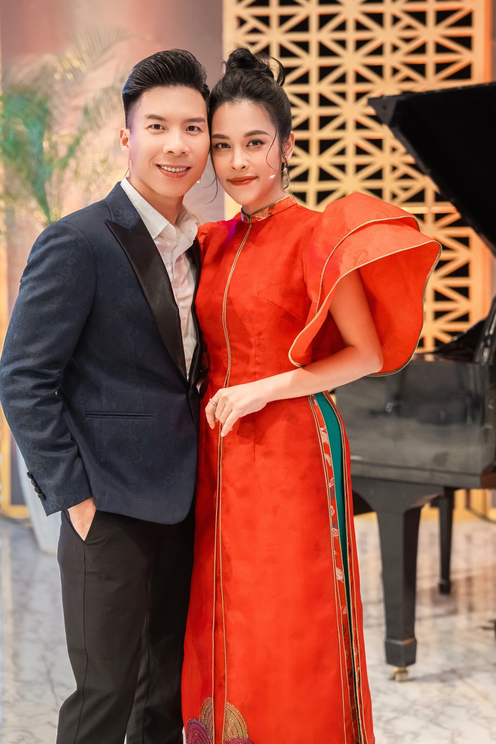 Osen Ngọc Mai mặc váy cưới, được chồng cầu hôn trong Khách sạn 5 sao - 1 Osen Ngọc Mai mặc váy cưới, được chồng cầu hôn trong Khách sạn 5 sao - 1