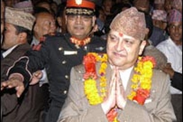 Nepal bãi bỏ chế độ quân chủ