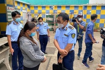 TPHCM: Nơi hết xăng treo biển, chỗ hàng dài người xếp hàng chờ mua