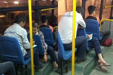 Câu chuyện "Bài toán trên chuyến xe buýt" gây xúc động dân mạng