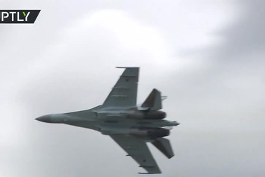 Màn nhào lộn mãn nhãn của “sát thủ bầu trời” Su-35S Nga