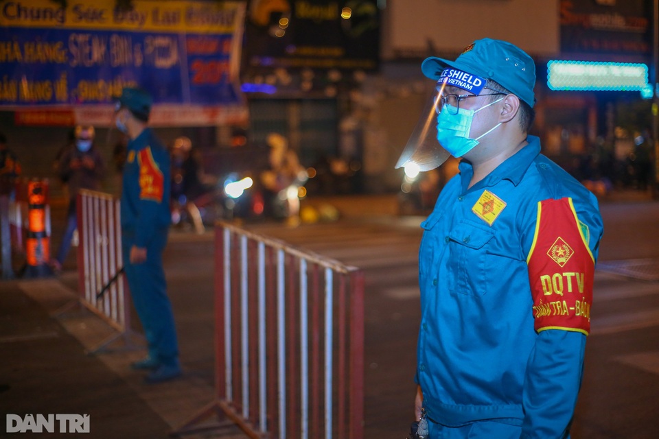 Phong tỏa quận Gò Vấp: Xin cho tôi về với các con, đảm bảo không ra nữa! - 6 Phong tỏa quận Gò Vấp: Xin cho tôi về với các con, đảm bảo không ra nữa! - 6