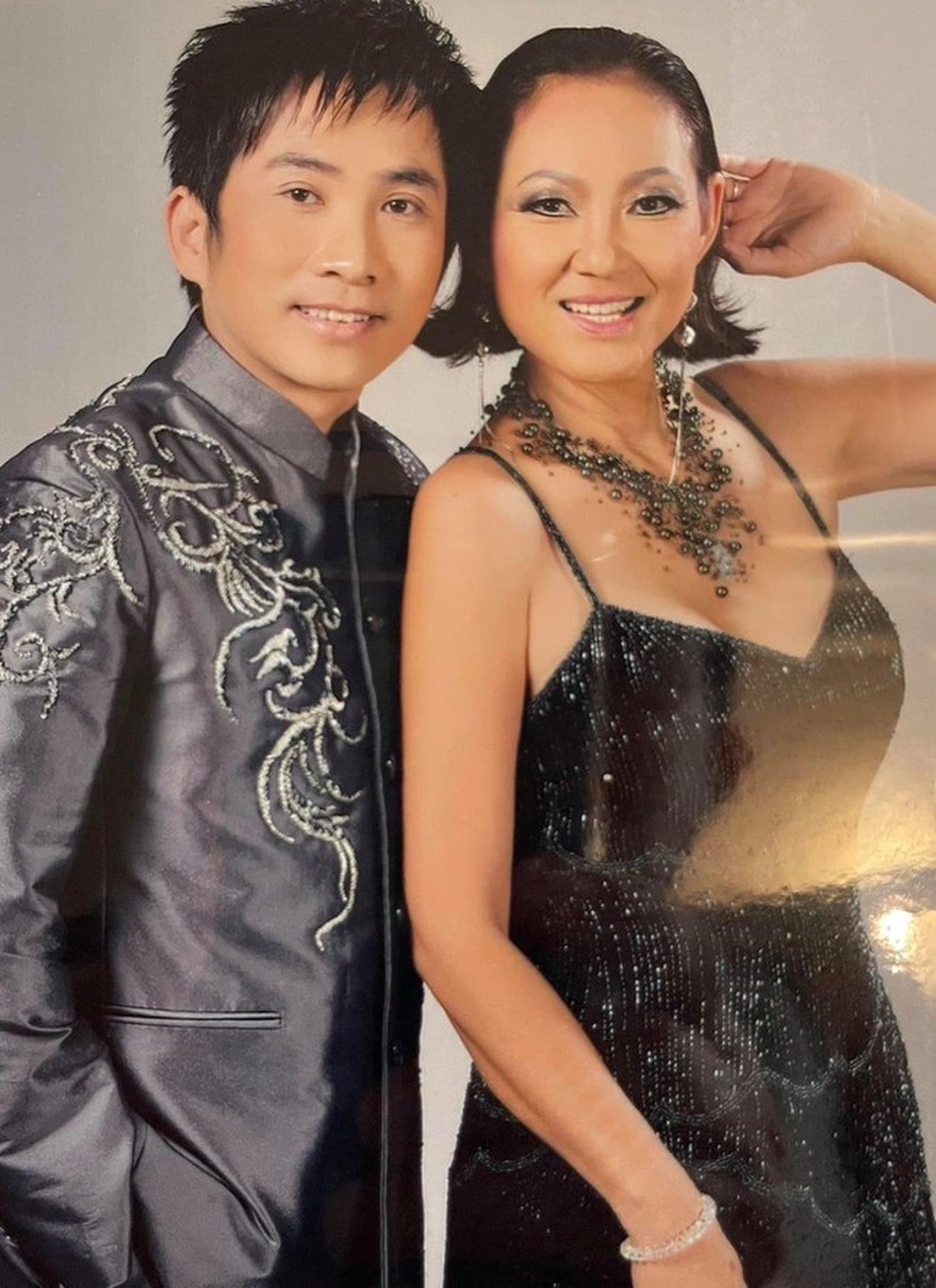 Ca sĩ Mùa thu lá bay vừa bị đột quỵ: Sống nhà thuê, không ai chăm sóc - 2 Ca sĩ Mùa thu lá bay vừa bị đột quỵ: Sống nhà thuê, không ai chăm sóc - 2