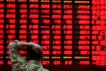 Hoảng loạn ở Trung Quốc: Ôm hàng tỷ USD tháo chạy