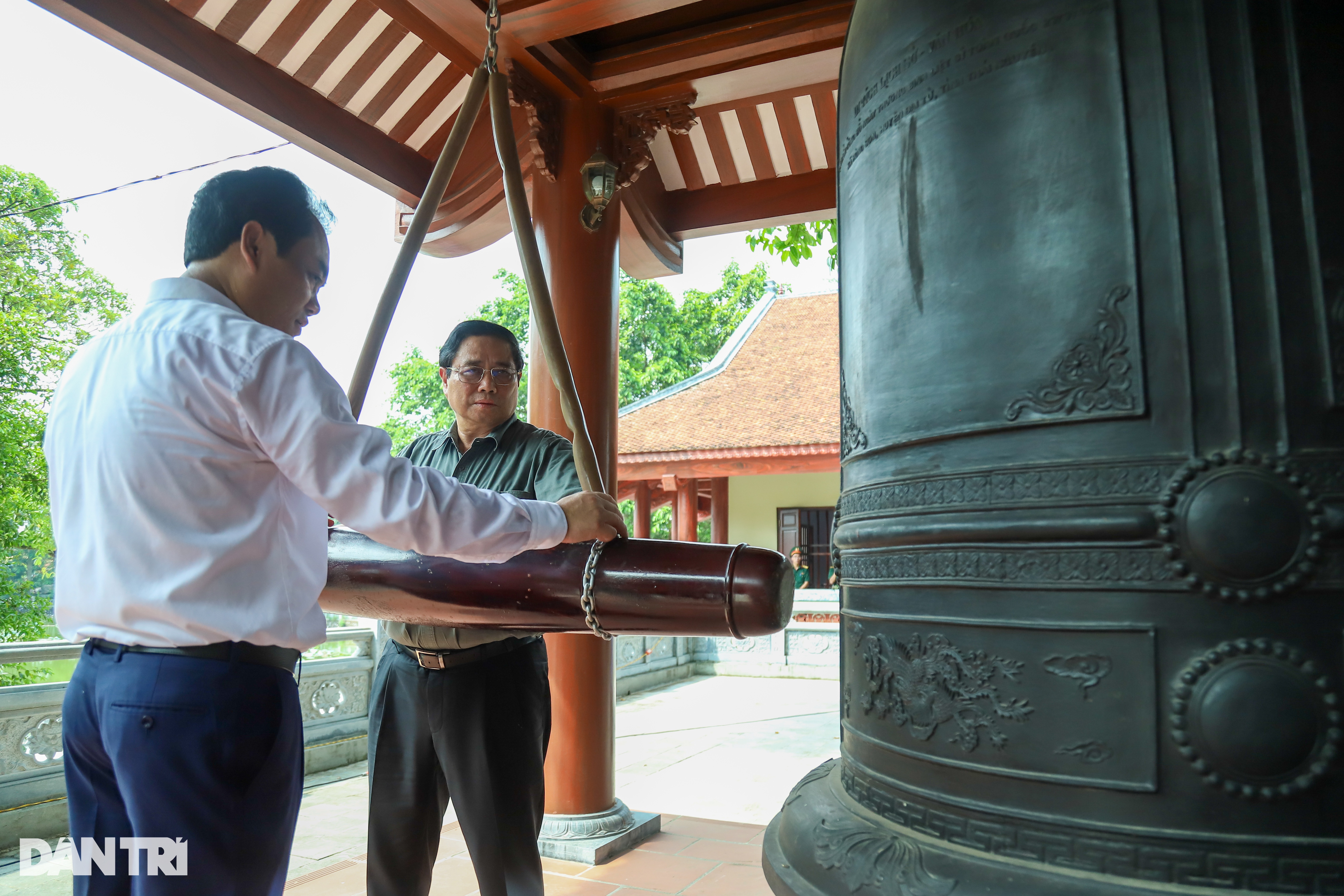 View - Thủ tướng dâng hương tại nơi khởi đầu Ngày Thương binh - Liệt sĩ | Báo Dân trí