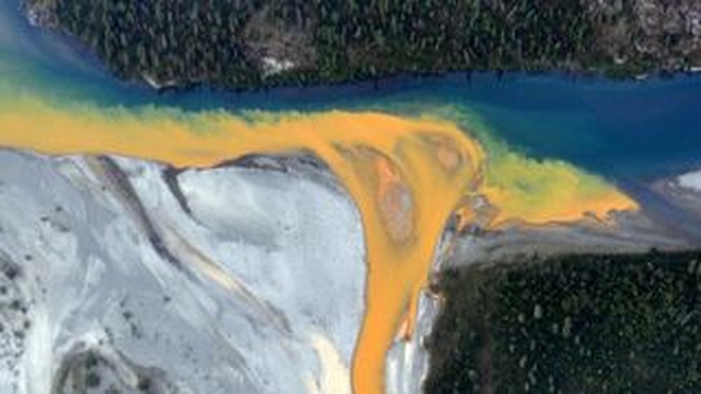 Nước sông ở Alaska đang đổi sang màu vàng gỉ sét - 1 Nước sông ở Alaska đang đổi sang màu vàng gỉ sét - 1