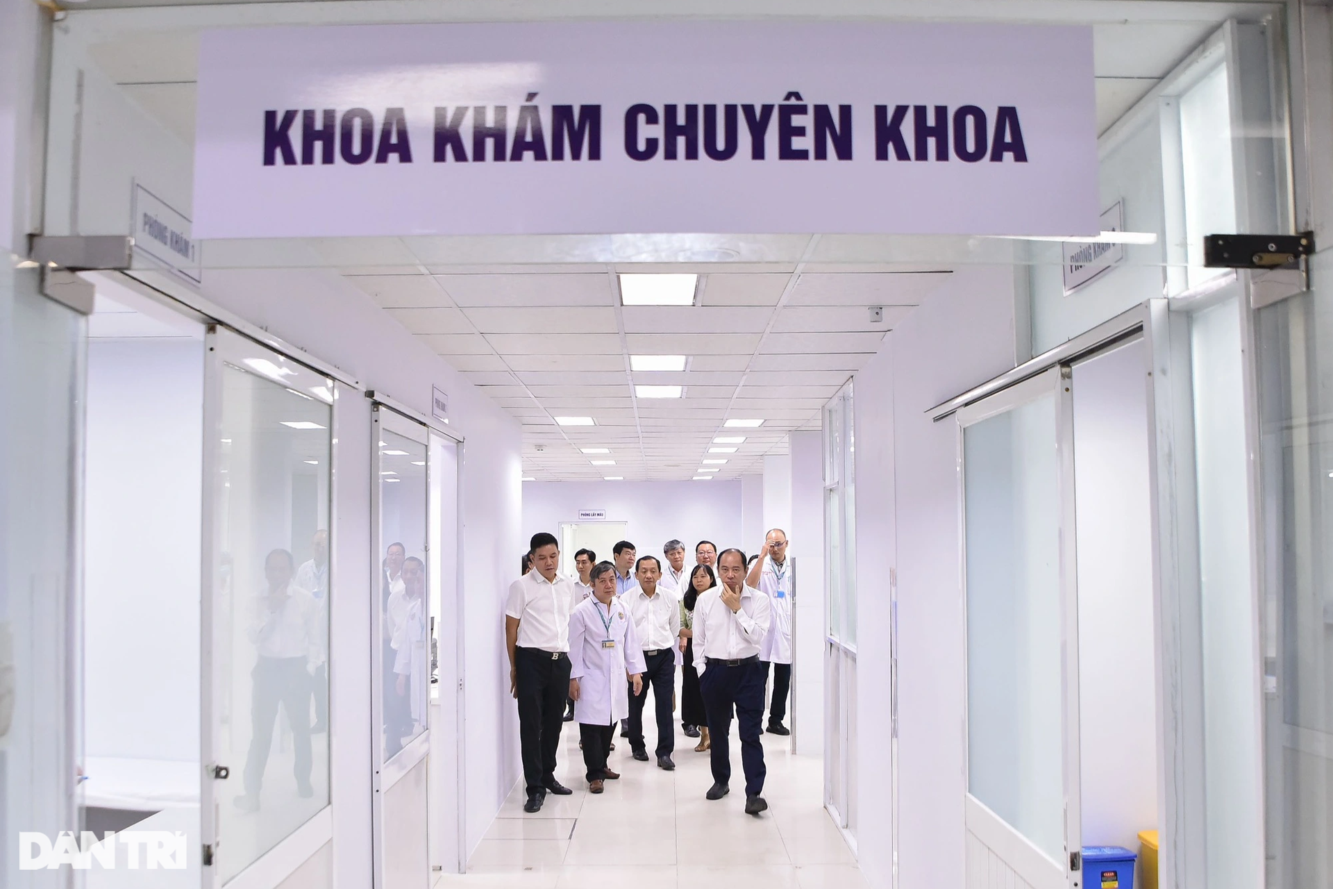 Bệnh nhân đi từ 4h đến nơi điều trị mới ở TPHCM, bất ngờ vì không phải đợi - 7 Bệnh nhân đi từ 4h đến nơi điều trị mới ở TPHCM, bất ngờ vì không phải đợi - 7