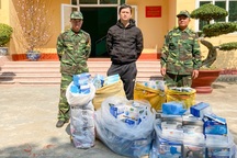 Bắt đối tượng vận chuyển trái phép gần 9.000 chiếc khẩu trang qua biên giới