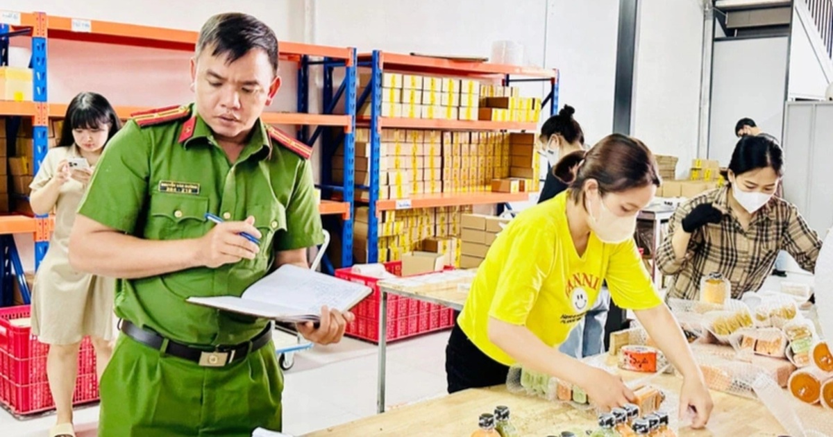 Nhiều vi phạm ở cơ sở kinh doanh đặc sản bán khoảng 1.000 sản phẩm mỗi ngày