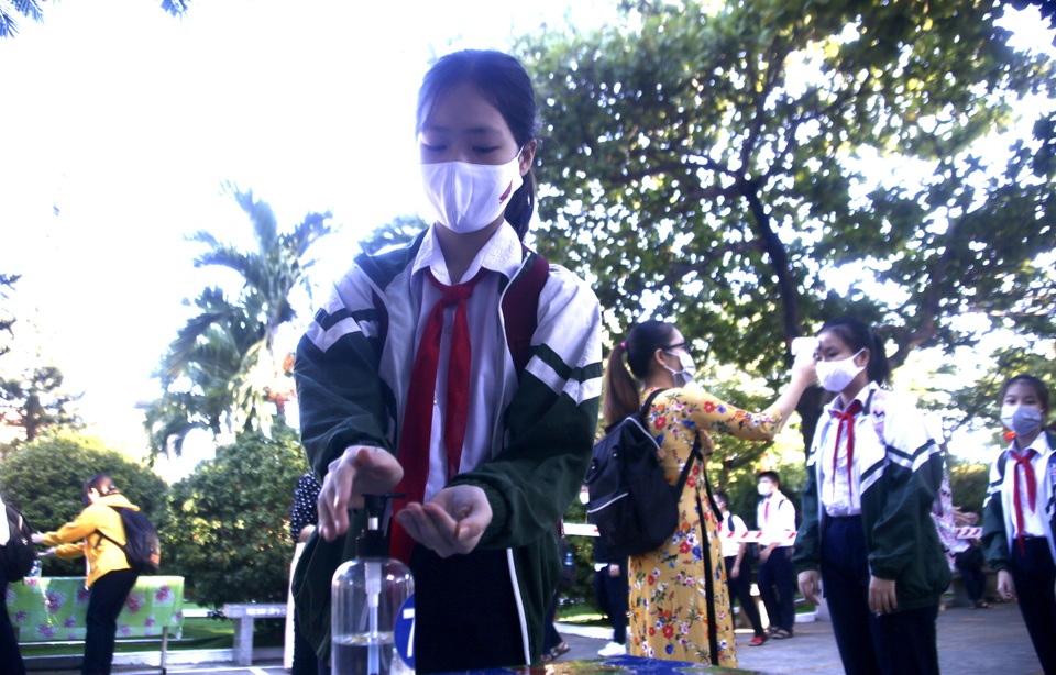 Ngày đầu học sinh Đà Nẵng đến trường: Siết chặt phòng, chống dịch Covid-19 - 2 Ngày đầu học sinh Đà Nẵng đến trường: Siết chặt phòng, chống dịch Covid-19 - 2