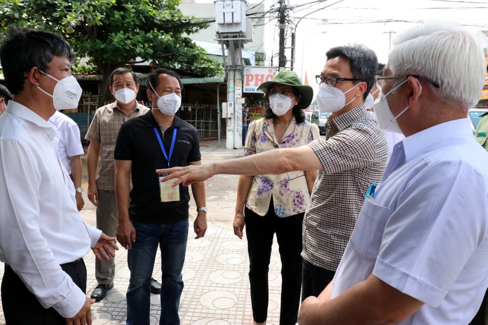 Phó Thủ tướng đề nghị Bình Dương hướng dẫn người dân tự lấy mẫu xét nghiệm - 1 Phó Thủ tướng đề nghị Bình Dương hướng dẫn người dân tự lấy mẫu xét nghiệm - 1