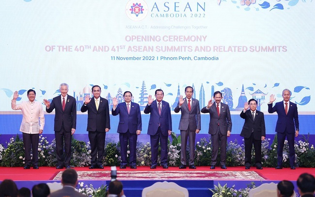 ASEAN chơi với nước lớn nhưng không rơi vào ASEAN chơi với nước lớn nhưng không rơi vào