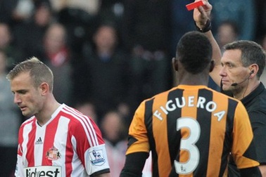 Sốc với pha vào bóng triệt hạ của cựu hậu vệ Liverpool