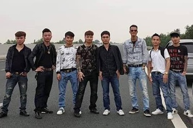 Xác minh, xử lý nhóm Khá “bảnh” dàn hàng chụp ảnh trên cao tốc trưng Facebook