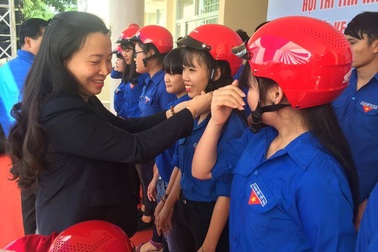 Honda Việt Nam trao tặng mũ bảo hiểm cho đoàn viên thanh niên tỉnh Đắk Lắk