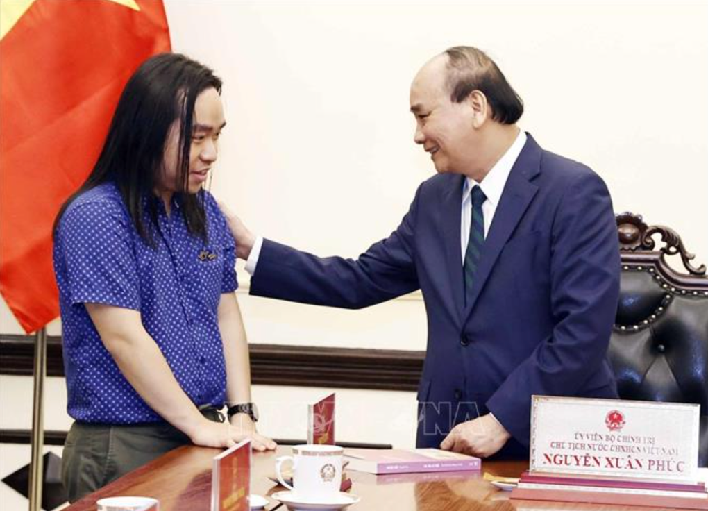 Chủ tịch nước gặp mặt, biểu dương tài năng trẻ trong lĩnh vực văn học - 1 Chủ tịch nước gặp mặt, biểu dương tài năng trẻ trong lĩnh vực văn học - 1