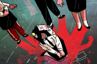 Hà Nội: Học sinh lớp 5 bị bạn bắt quỳ gối, cởi áo xin lỗi vẫn hoảng loạn