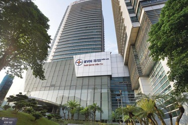 Trụ sở cạnh quả bom lớn mới phát hiện, EVN cấp tốc chuyển làm việc online