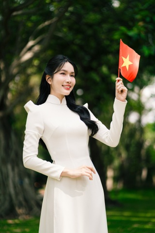 "Á hậu giỏi tiếng Pháp" học tiến sĩ ở tuổi 27, viên mãn bên chồng tri thức - 4