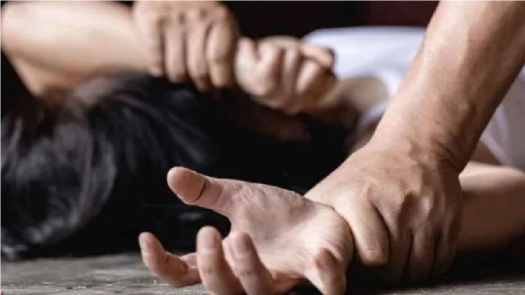 Kẻ hiếp dâm ở nhà vệ sinh công cộng lĩnh 12 năm tù và bị đánh 16 roi - 1 Kẻ hiếp dâm ở nhà vệ sinh công cộng lĩnh 12 năm tù và bị đánh 16 roi - 1