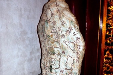 Trấn yểm Đền Hùng: “Đặc cách” đồ cung tiến hay sự thiếu hiểu biết