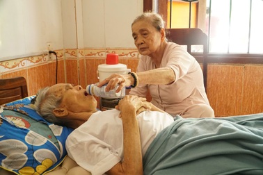 Chuyện tình ở lại nơi mái nhà điều dưỡng