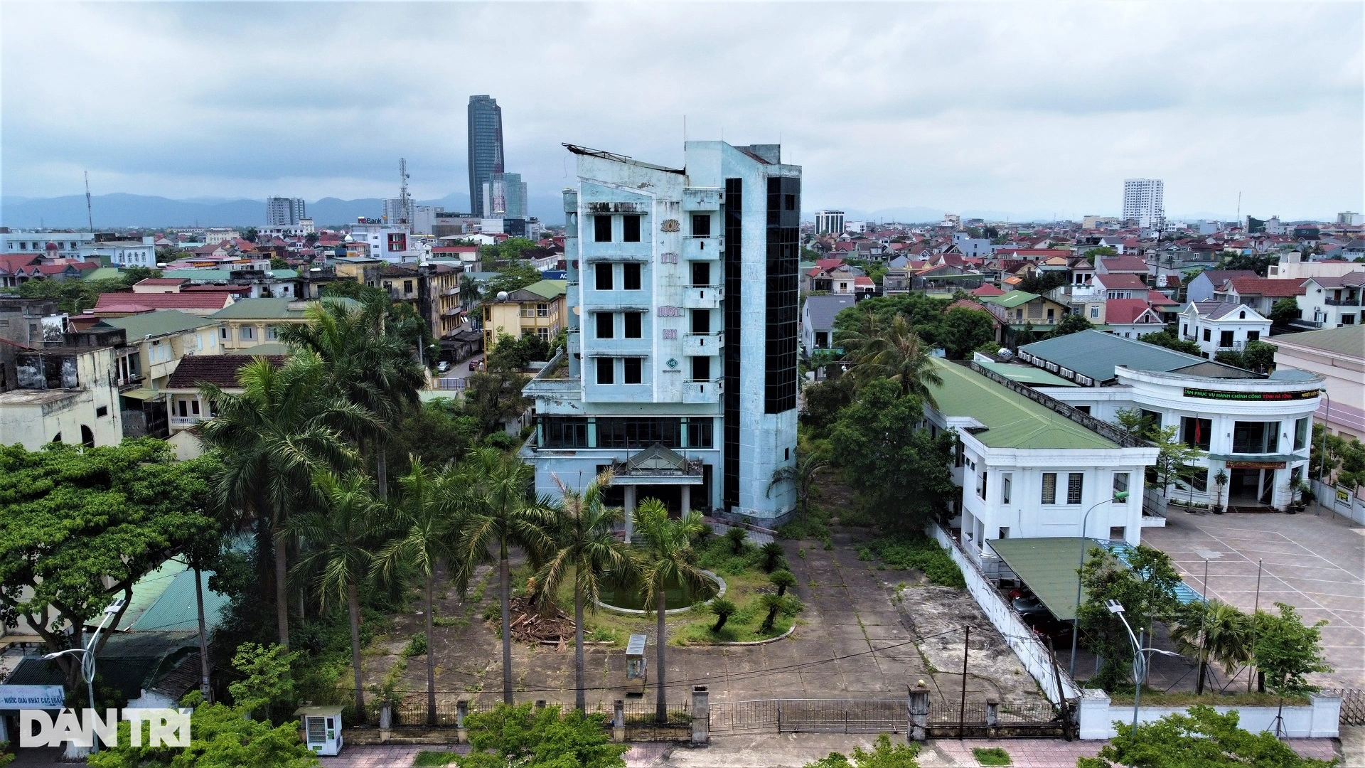 Hàng loạt trụ sở, nhà khách bỏ hoang tại các vị trí đất vàng ở Hà Tĩnh - 6 Hàng loạt trụ sở, nhà khách bỏ hoang tại các vị trí đất vàng ở Hà Tĩnh - 6