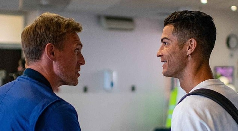 Sếp lớn Man Utd đón C.Ronaldo tại sân bay thành phố Manchester - 2 Sếp lớn Man Utd đón C.Ronaldo tại sân bay thành phố Manchester - 2
