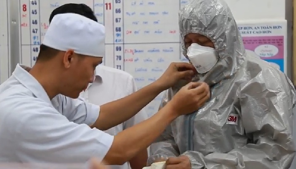 Hai bệnh nhân nhiễm viêm phổi lạ: Còn sốt nhưng đã giảm triệu chứng - 1 Hai bệnh nhân nhiễm viêm phổi lạ: Còn sốt nhưng đã giảm triệu chứng - 1