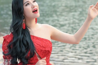 Á quân Sao Mai Phạm Thùy Dung gây ấn tượng với giọng hát trong veo