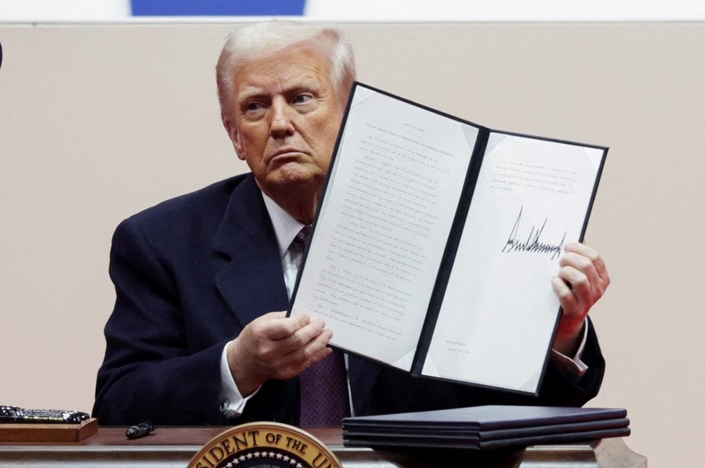 Ông Trump đối mặt các vụ kiện sau loạt sắc lệnh hành pháp - 1 Ông Trump đối mặt các vụ kiện sau loạt sắc lệnh hành pháp - 1