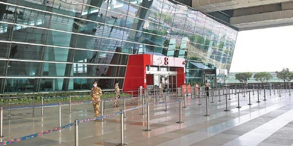 Bay từ Hà Nội ra nước ngoài, du khách mắc kẹt ở sân bay suốt 54 ngày - 2 Bay từ Hà Nội ra nước ngoài, du khách mắc kẹt ở sân bay suốt 54 ngày - 2