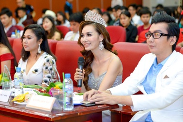 Á hậu Thúy Anh tự tin ngồi ghế giám khảo