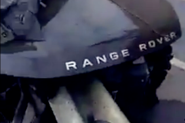 Pha "xỏ kim" không tưởng của chiếc Ranger Rover