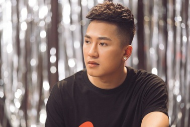 Giọng ca “Ngắm hoa lệ rơi” từng bị khinh rẻ, chia rẽ tình yêu vì nghèo