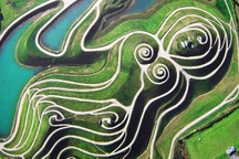 Ngọn đồi hình "thiếu nữ ngực trần" với những đường cong mềm mại