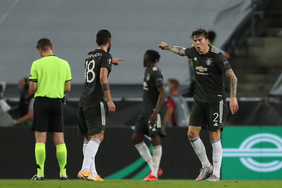 Fernandes cãi vã với Lindelof sau bàn thua của Man Utd - 1 Fernandes cãi vã với Lindelof sau bàn thua của Man Utd - 1