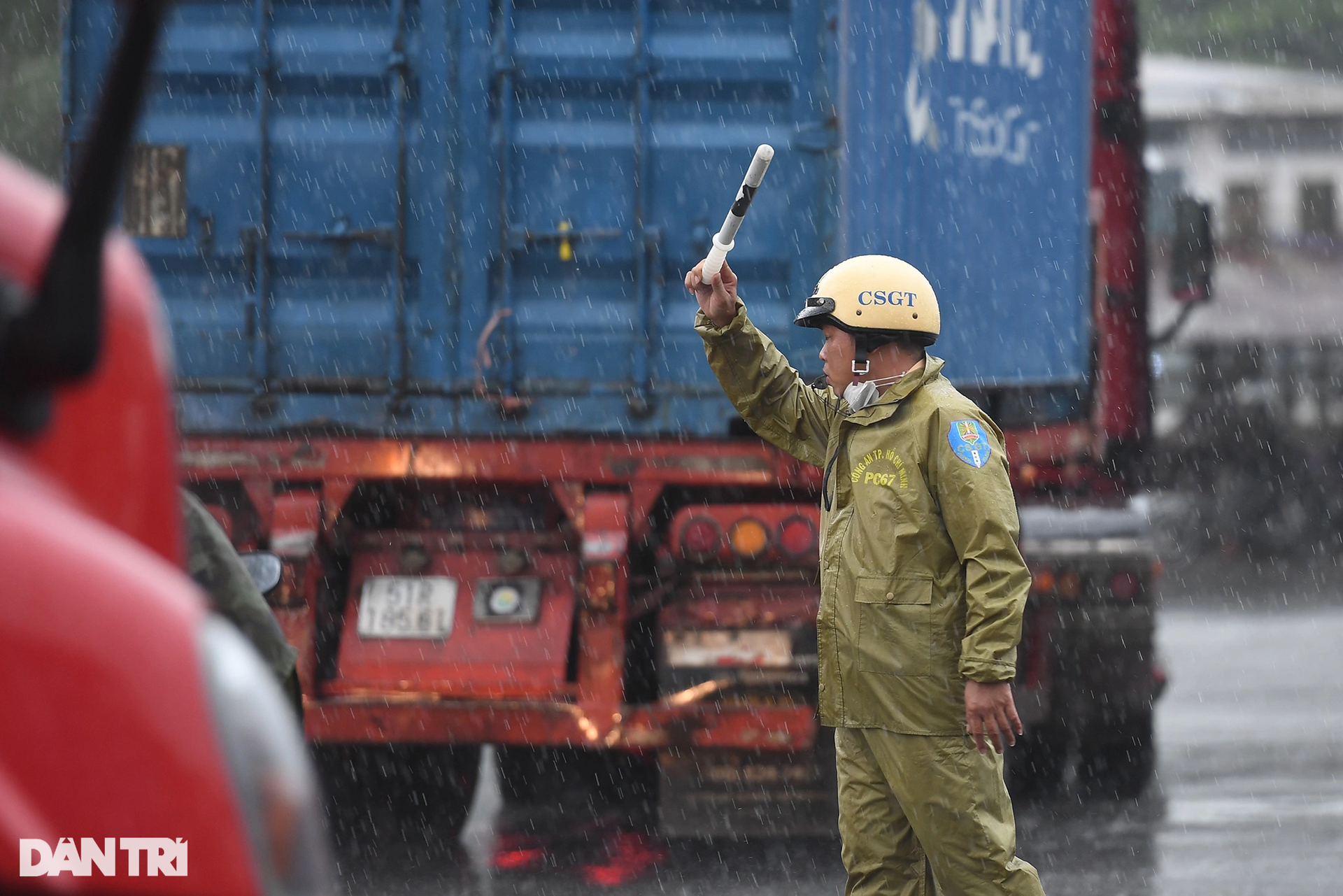 Dòng xe container kẹt từ trưa đến chiều, kéo dài gần 2km trên cầu Phú Mỹ - 8 Dòng xe container kẹt từ trưa đến chiều, kéo dài gần 2km trên cầu Phú Mỹ - 8