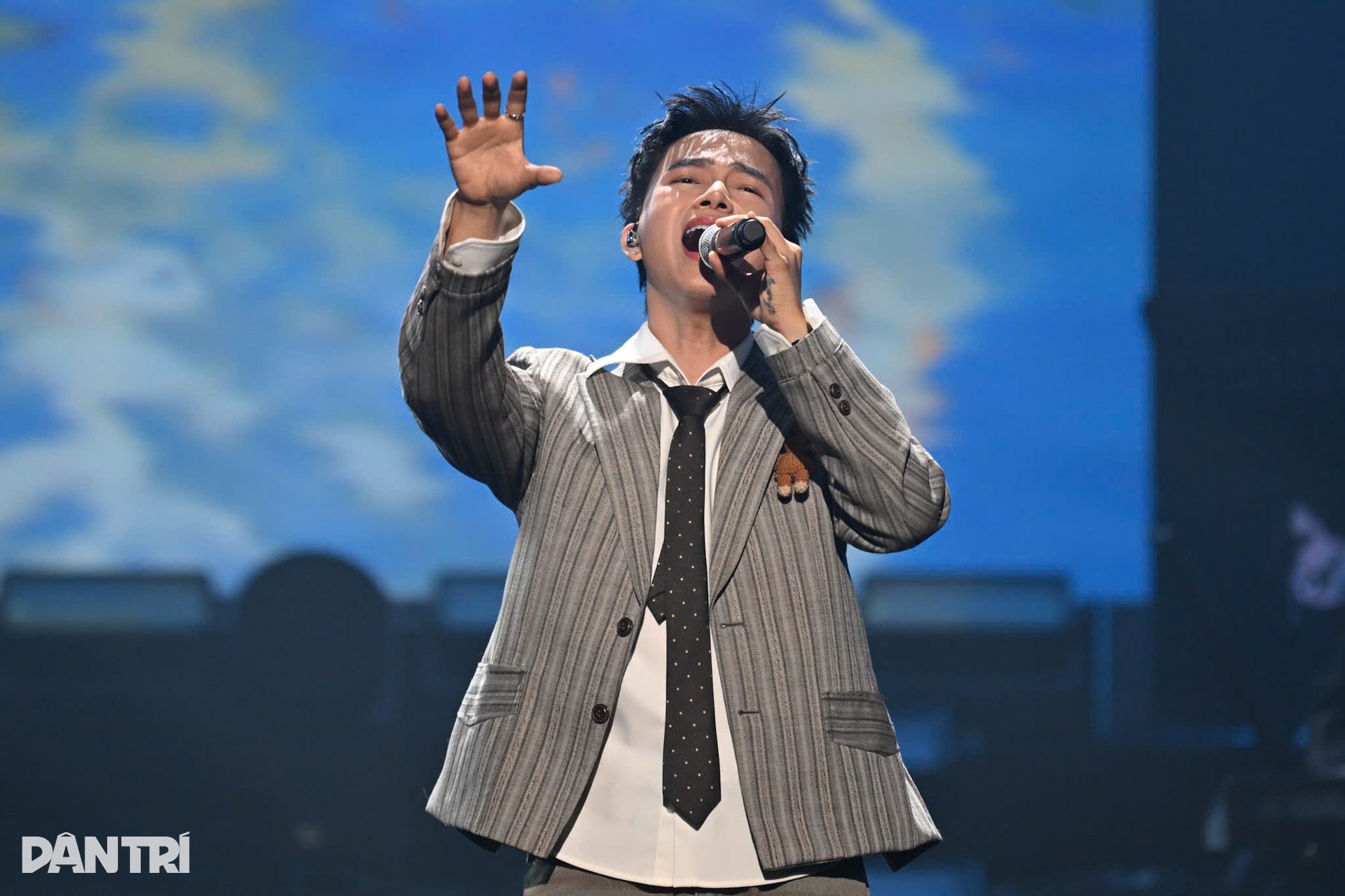 Những khoảnh khắc ấn tượng, bùng nổ trong concert Rực rỡ ngày mới - 7 Những khoảnh khắc ấn tượng, bùng nổ trong concert Rực rỡ ngày mới - 7