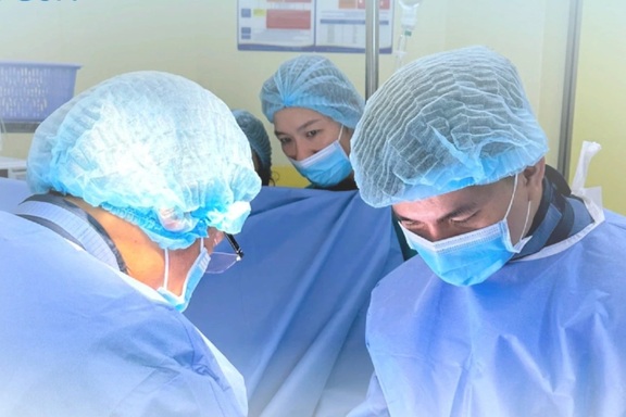 Mổ nội soi cột sống: Giảm đau, nhanh hồi phục