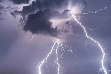 Một người bị sét đánh tử vong trong cơn mưa đầu mùa ở Long An