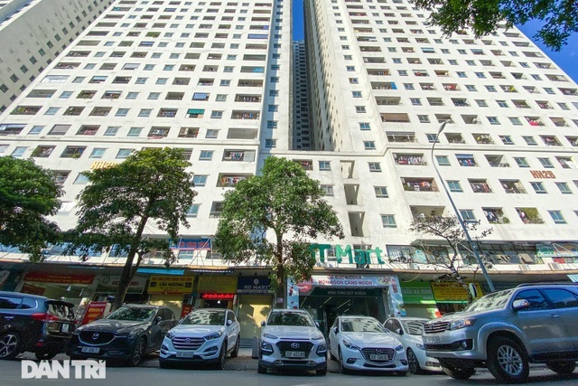 Đậu xe ô tô ở sân chung cư bị vật nhọn rơi trúng, ai đền? - 1