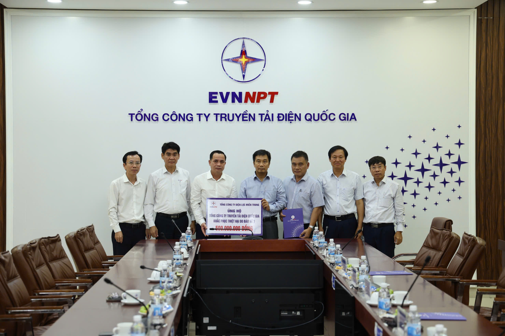 EVNCPC hỗ trợ 2,5 tỷ đồng cho EVNNPC, EVNHANOI và EVNNPT - 7 EVNCPC hỗ trợ 2,5 tỷ đồng cho EVNNPC, EVNHANOI và EVNNPT - 7