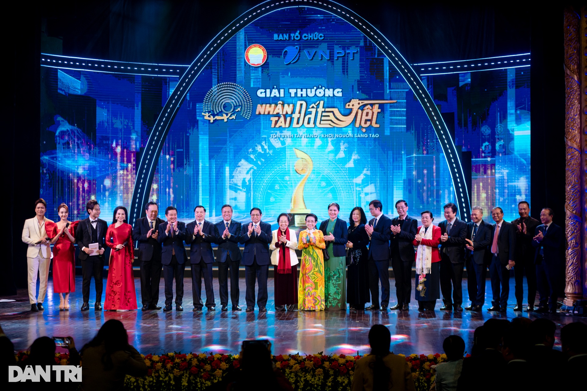 Toàn cảnh Lễ trao giải Nhân tài Đất Việt lần thứ 17 - 15 Toàn cảnh Lễ trao giải Nhân tài Đất Việt lần thứ 17 - 15