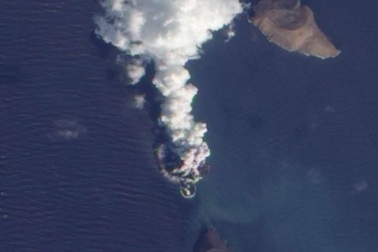 Hòn đảo "mọc" giữa biển trong vòng 4 ngày