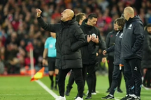 Man City thua đau trước Liverpool, HLV Pep Guardiola chỉ trích trọng tài