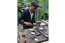 Nghề chạm bạc của người Nùng trên đỉnh Tây Côn Lĩnh